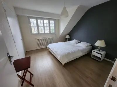 Un ou plusieurs lits dans un hébergement de l'établissement Grande maison en bord de mer