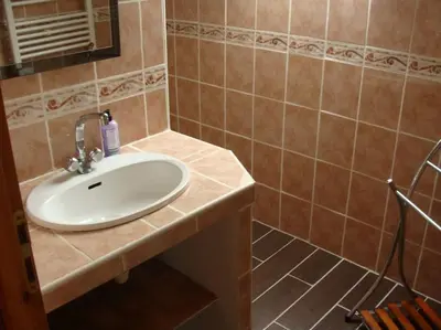 Salle de bains dans l'établissement MAISON SUR TERRAIN CLOS MER IROISE