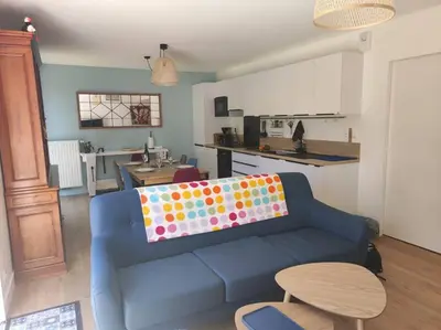 Cuisine ou kitchenette dans l'établissement TI YUSA Appartement Jardin à Concarneau