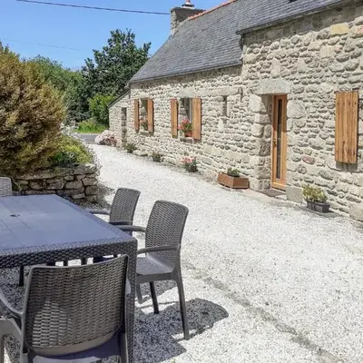 2 Bedroom Amazing Home In Ploudalmézeau