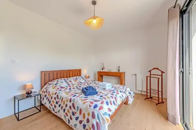 Un ou plusieurs lits dans un hébergement de l'établissement gîte le bel air face à la mer