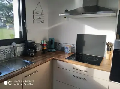 Cuisine ou kitchenette dans l'établissement gîte le bel air face à la mer