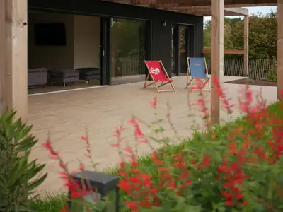 Jardin de l'établissement Fouesnant, superbe maison en bois, proche de la plage de Mousterlin