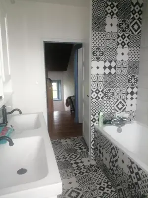 Salle de bains dans l'établissement Grande maison dans un village côtier du Finistère