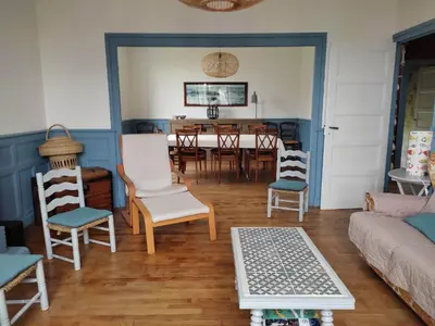 Coin salon dans l'établissement Grande maison dans un village côtier du Finistère