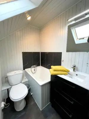 Salle de bains dans l'établissement La Cidrerie du port