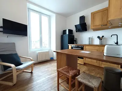 Cuisine ou kitchenette dans l'établissement Appartement au centre de TREBEURDEN et à 400m de la plage - Réf 662