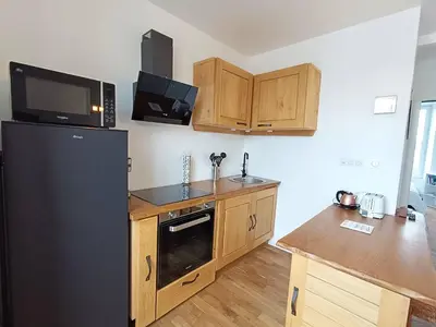 Cuisine ou kitchenette dans l'établissement Appartement au centre de TREBEURDEN et à 400m de la plage - Réf 662