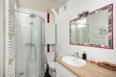 Salle de bains dans l'établissement Centre-ville et proche hôpital Morvan/T3 lumineux