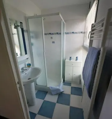Salle de bains dans l'établissement Résidence Les Roches Blanches