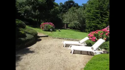 Jardin de l'établissement Les Tortues, maison bord de mer, plage à 200 m