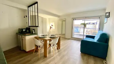 Coin salon dans l'établissement Studio avec terrasse vue Mer et Parking