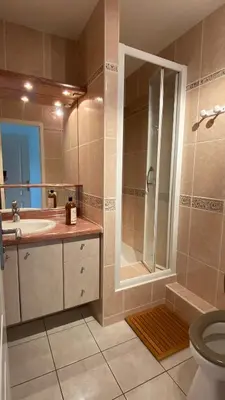 Salle de bains dans l'établissement Studio avec terrasse vue Mer et Parking