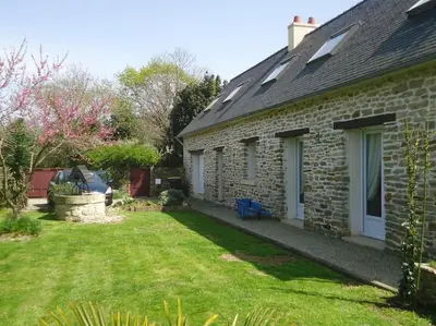 Jardin de l'établissement Penty Breton proche mer Beg Meil