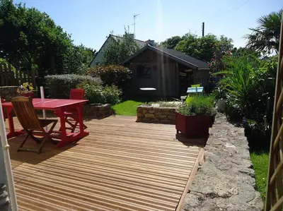 Jardin de l'établissement Penty Breton proche mer Beg Meil