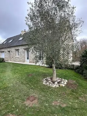 Jardin de l'établissement Penty Breton proche mer Beg Meil