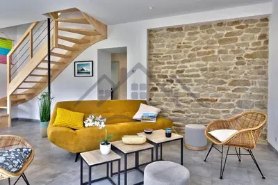 Coin salon dans l'établissement LocaLise - M1 - Bain de mer - Maison entièrement rénové avec jardin clos - Wifi inclus - Draps inclus - Animaux bienvenus