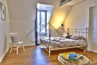 Un ou plusieurs lits dans un hébergement de l'établissement LocaLise - M4 - Ty Gwenn - La maison à la pointe de Lechiagat - Accès à deux pas d'une terrasse vue mer privative - Wifi inclus - Draps inclus - Animaux bienvenus