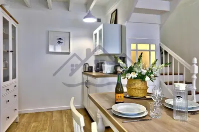 Plan de l'établissement LocaLise - M4 - Ty Gwenn - La maison à la pointe de Lechiagat - Accès à deux pas d'une terrasse vue mer privative - Wifi inclus - Draps inclus - Animaux bienvenus