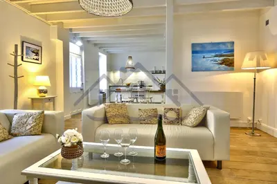 Coin salon dans l'établissement LocaLise - M4 - Ty Gwenn - La maison à la pointe de Lechiagat - Accès à deux pas d'une terrasse vue mer privative - Wifi inclus - Draps inclus - Animaux bienvenus