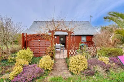 Jardin de l'établissement À 800m de la plage, chalet cosy pour 4