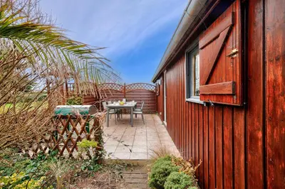 Jardin de l'établissement À 800m de la plage, chalet cosy pour 4