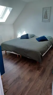 Un ou plusieurs lits dans un hébergement de l'établissement Duplex spacieux avec terrasse, idéal familles & télétravail, proche plages & centre ville