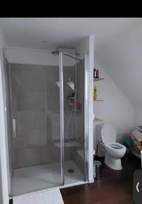Salle de bains dans l'établissement Duplex spacieux avec terrasse, idéal familles & télétravail, proche plages & centre ville