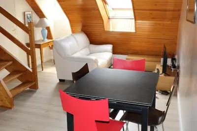 Coin salon dans l'établissement Les rives de l'odet, vue rivière