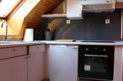 Cuisine ou kitchenette dans l'établissement Les rives de l'odet, vue rivière