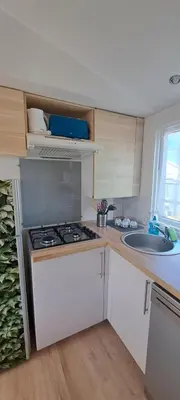 Cuisine ou kitchenette dans l'établissement Plouescat