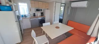 Cuisine ou kitchenette dans l'établissement Plouescat