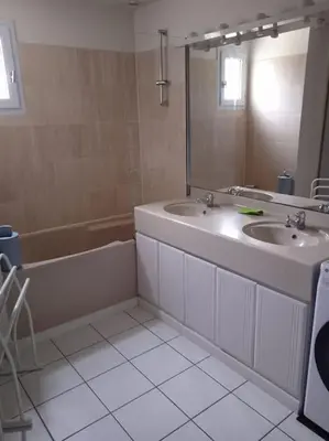 Salle de bains dans l'établissement Cabellou Vras