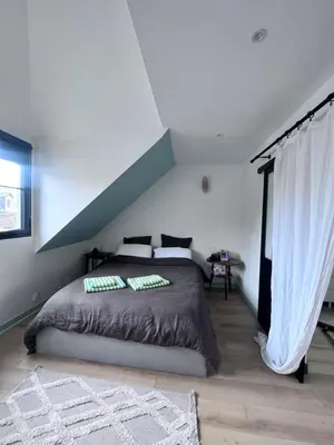 Un ou plusieurs lits dans un hébergement de l'établissement Sweet Leon - grande chambre baignoire vue mer