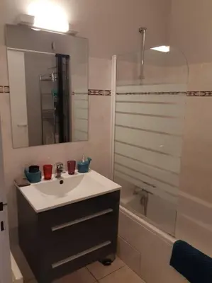 Salle de bains dans l'établissement Appartement au centre-ville Concarneau