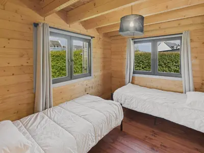 Un ou plusieurs lits dans un hébergement de l'établissement 650m de la plage, joli chalet avec terrasse pour 4