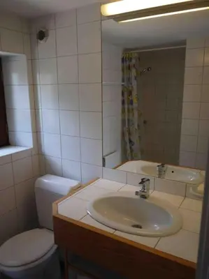 Salle de bains dans l'établissement Maisonnette - Centre Landerneau