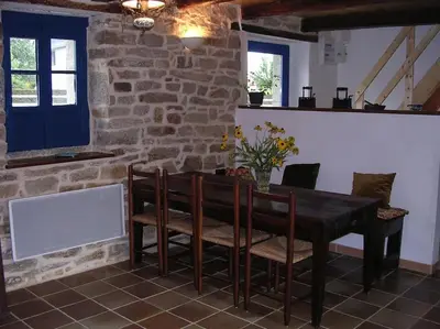 Coin salon dans l'établissement Le charme d'une chaumière typiquement bretonne