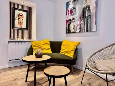 Coin salon dans l'établissement LE CALLOCH 1G - Wifi - Parking Facile - Gare