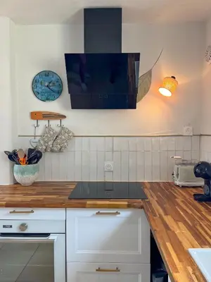 Cuisine ou kitchenette dans l'établissement Villa du Menhir, vue panoramique sur la mer - WarmHouse