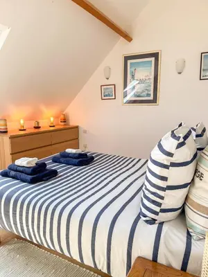 Un ou plusieurs lits dans un hébergement de l'établissement Villa du Menhir, vue panoramique sur la mer - WarmHouse
