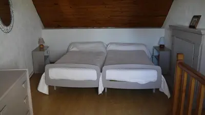 Un ou plusieurs lits dans un hébergement de l'établissement Maison bretonne traditionnelle en bord de Mer