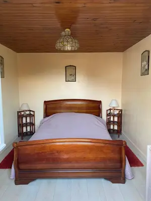 Un ou plusieurs lits dans un hébergement de l'établissement Maison bretonne traditionnelle en bord de Mer