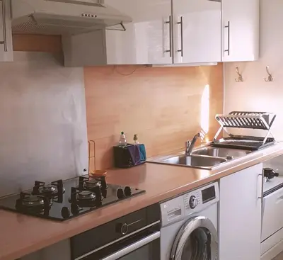 Cuisine ou kitchenette dans l'établissement Avril - Appartement Centre Ville Concarneau