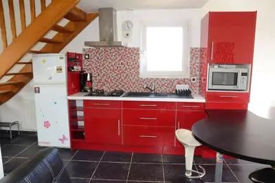 Cuisine ou kitchenette dans l'établissement Maison dans son écrin de verdure