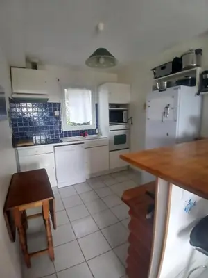Cuisine ou kitchenette dans l'établissement maison à 5 min de la plage