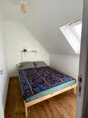 Un ou plusieurs lits dans un hébergement de l'établissement Maison proche des plages -grand jardin