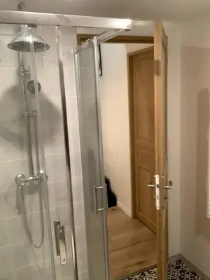 Salle de bains dans l'établissement Ty Koant