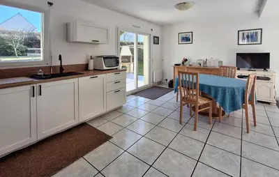 Cuisine ou kitchenette dans l'établissement Holiday Home Fleurac P-697