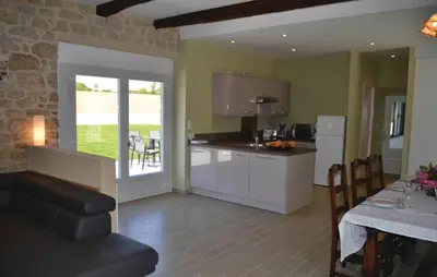 Cuisine ou kitchenette dans l'établissement Amazing Home In Elliant